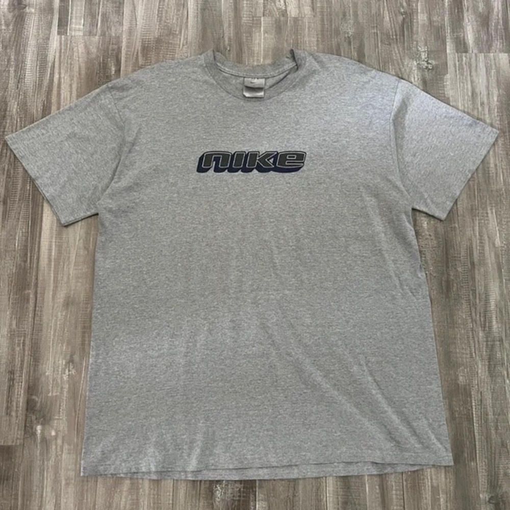 Nike Men's Gray Short Sleeve Tee with Navy Logo